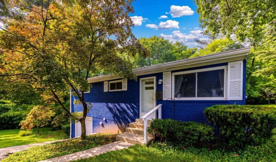1375 Washington Cir, Anderson Twp., OH 45255 - 3 Beds, 2 Bath