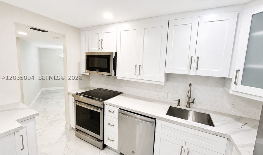 3301 N Country Club Dr 305, Aventura, FL 33180 - 2 Beds, 2 Bath