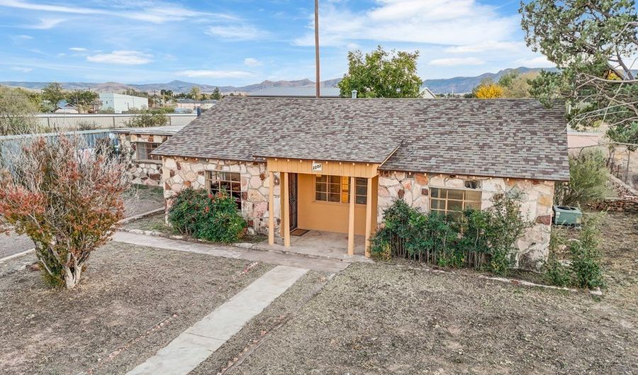 2202 W Hwy 90, Alpine, TX 79830 - 3 Beds, 2 Bath