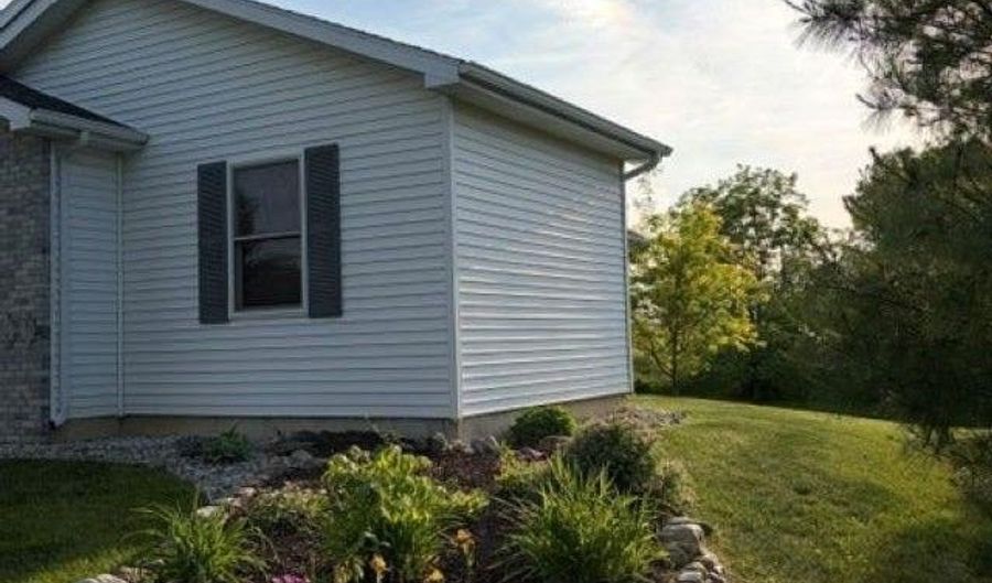 208 Broadmore Cir, Angola, IN 46703 - 3 Beds, 2 Bath