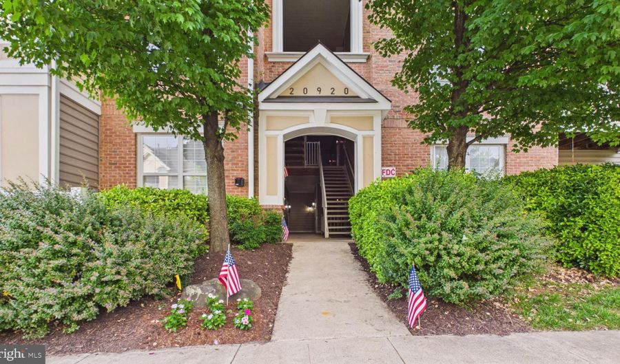 20920 CEDARPOST Sq 300, Ashburn, VA 20147 - 2 Beds, 2 Bath