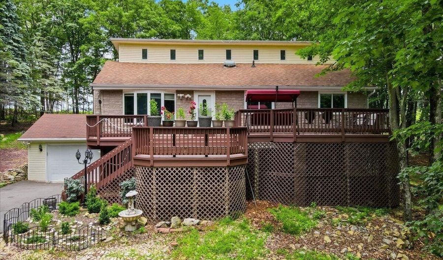 17 Basswood Ct, Albrightsville, PA 18210 - 5 Beds, 2 Bath