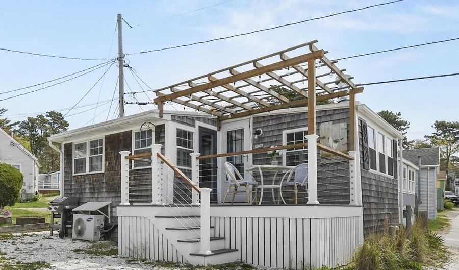 11 Thompson Rd 11, Bourne, MA 02532 - 1 Beds, 1 Bath