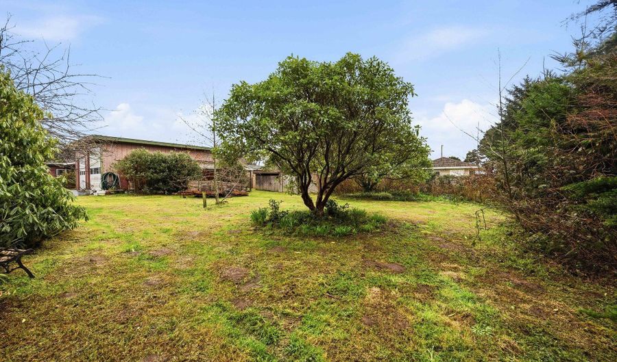 830 CHICAGO Ave, Bandon, OR 97411 - 2 Beds, 2 Bath