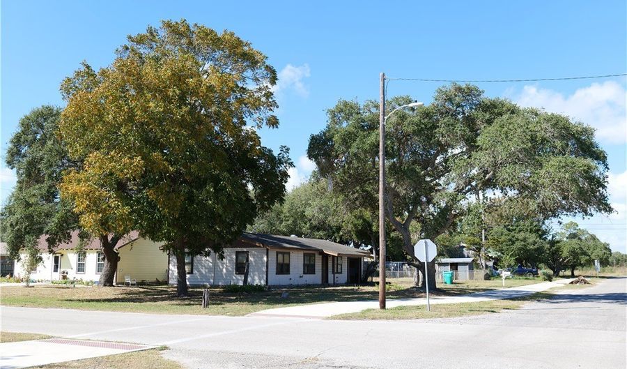 1315 W Goodnight Ave, Aransas Pass, TX 78336 - 3 Beds, 1 Bath