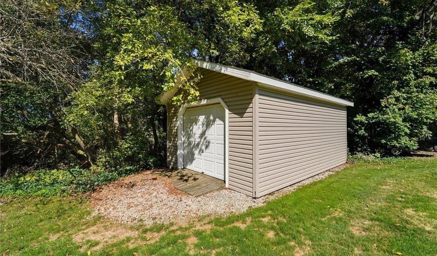 715 Holden Dr, Ashtabula, OH 44004 - 3 Beds, 2 Bath