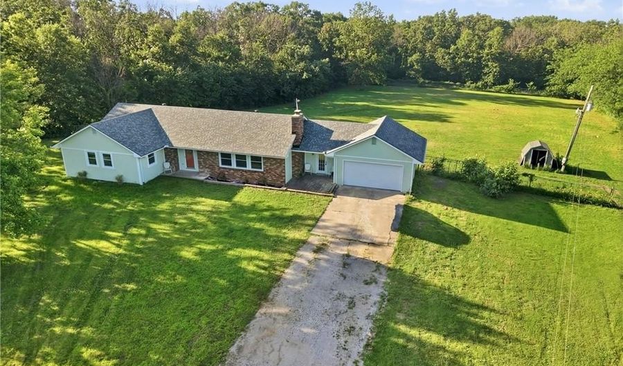 6130 NW State Route FF, Adrian, MO 64720 - 3 Beds, 2 Bath