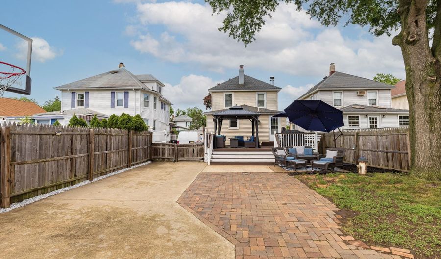 76 Morris Ave, Belford, NJ 07718 - 3 Beds, 2 Bath