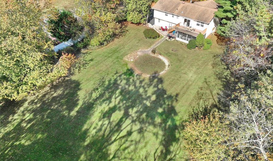 9 S Amundsen Ln, Airmont, NY 10901 - 4 Beds, 3 Bath