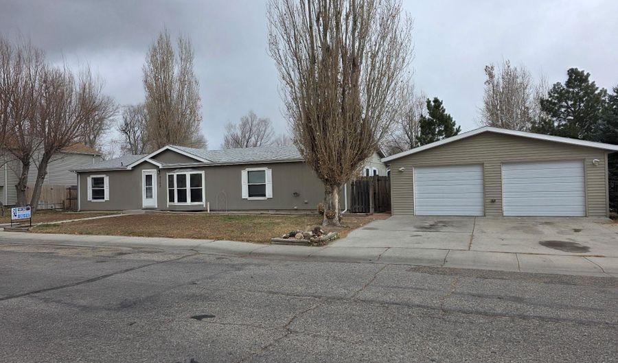 2153 Begonia St, Casper, WY 82604 - 4 Beds, 2 Bath