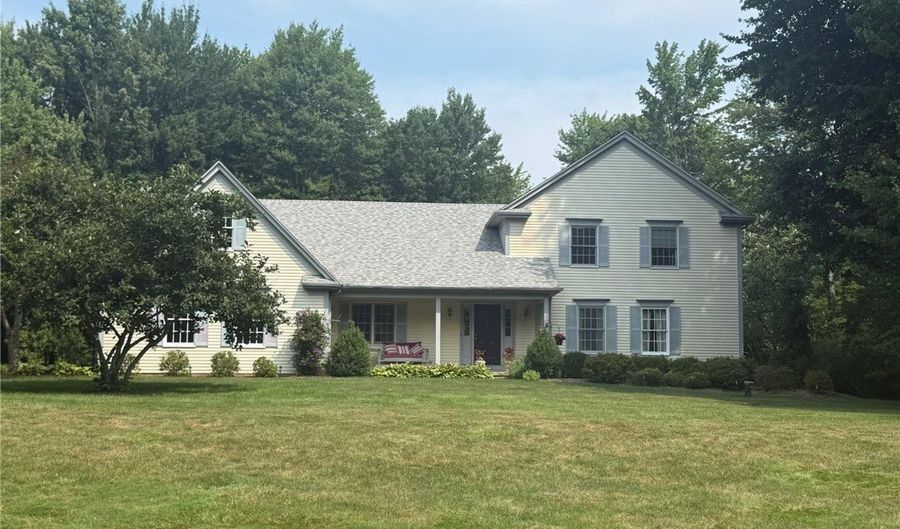 698 Deep Woods Dr, Aurora, OH 44202 - 6 Beds, 4 Bath