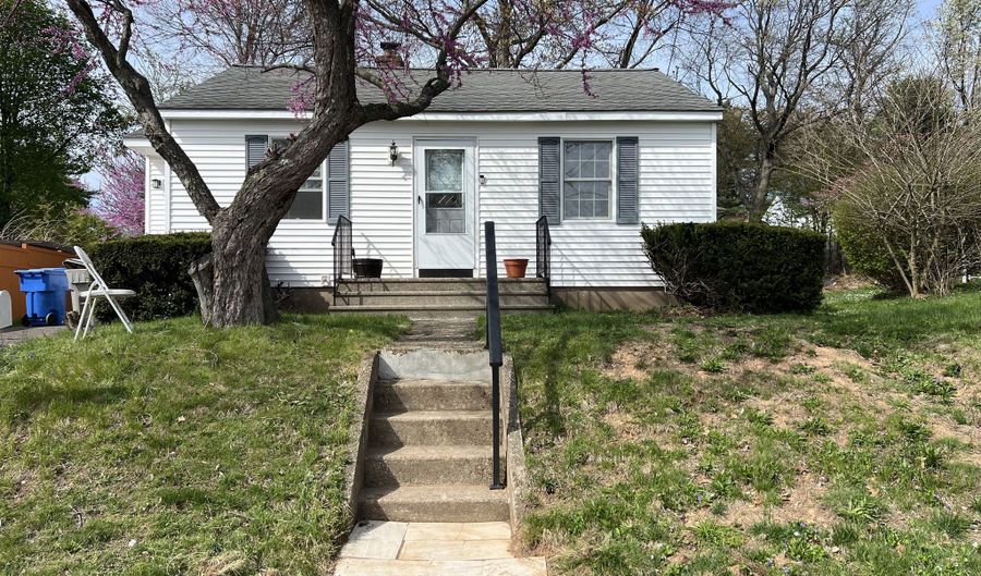 42 Sandy Dr, Bristol, CT 06010 - 3 Beds, 1 Bath