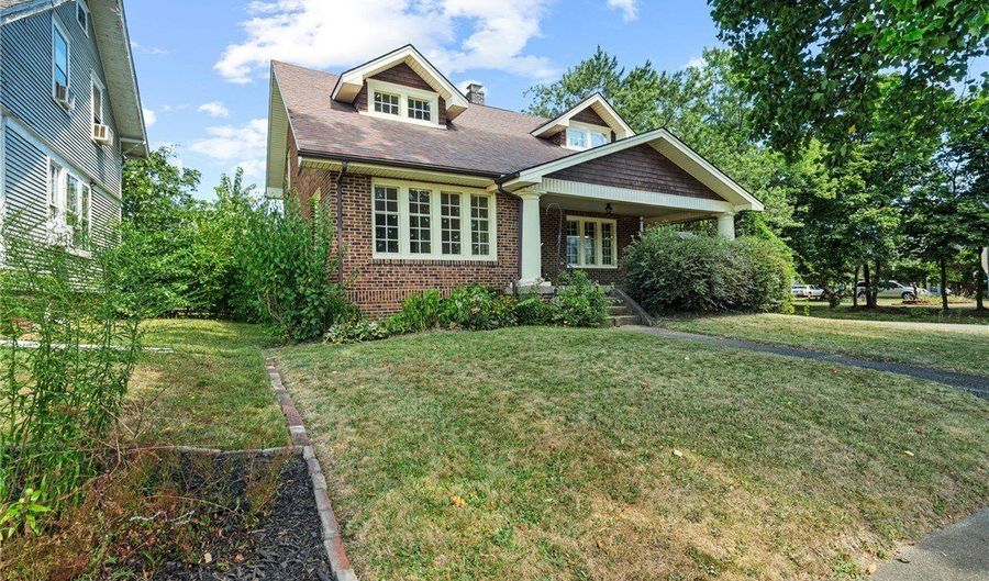390 E College St, Alliance, OH 44601 - 3 Beds, 1 Bath
