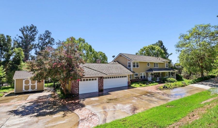 2891 Los Alisos Dr, Fallbrook, CA 92028 - 4 Beds, 4 Bath