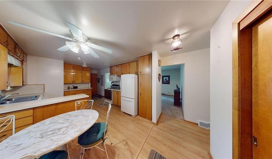 1321 Garfield Ave, Albert Lea, MN 56007 - 3 Beds, 2 Bath