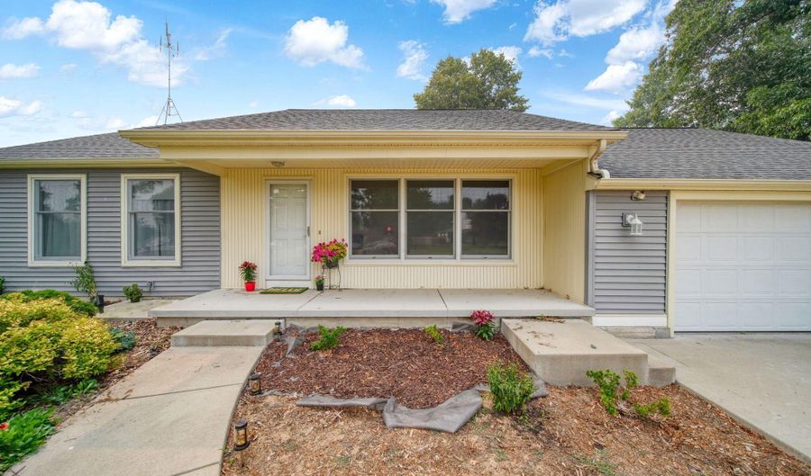 4234 Sauk Trl, Adrian, MI 49221 - 3 Beds, 3 Bath
