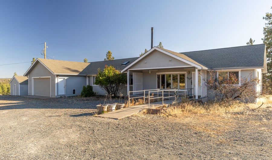 8104 Prairie Dog Dr, Bonanza, OR 97623 - 3 Beds, 2 Bath