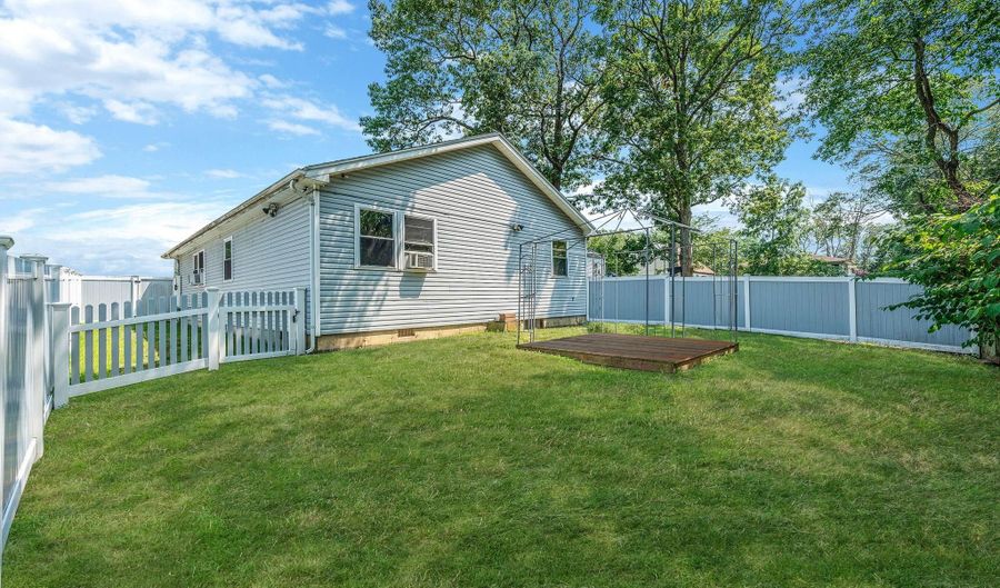 60 Overland Ave, Amityville, NY 11701 - 3 Beds, 2 Bath