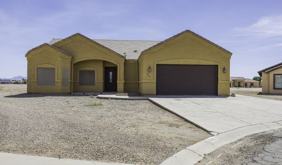 9461 W KRAMER Pl, Arizona City, AZ 85123 - 3 Beds, 2 Bath
