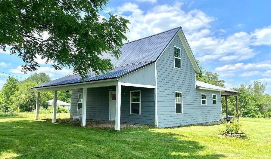 2339 E Tulip Rd, Bloomfield, IN 47424 - 3 Beds, 2 Bath