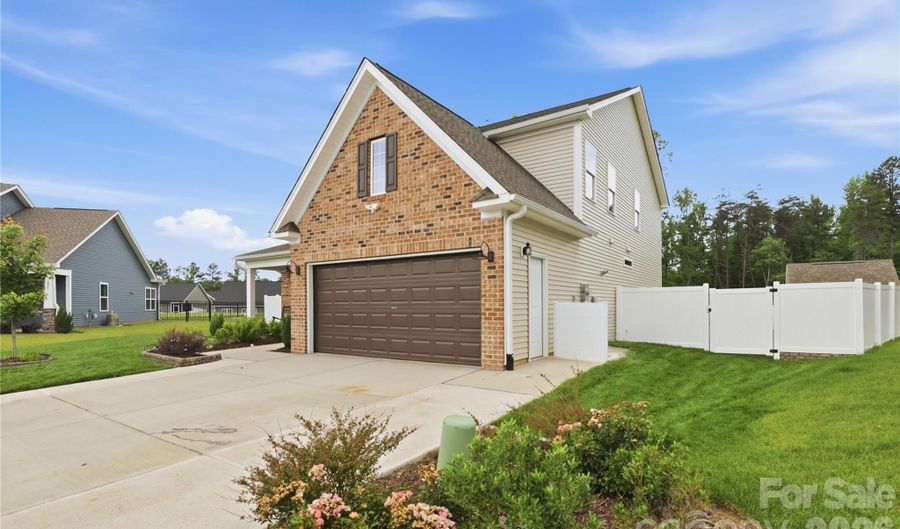 222 Moravian Ct, Advance, NC 27006 - 4 Beds, 4 Bath