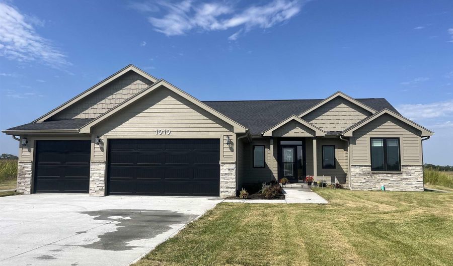 1010 Bluejay Cir, Ashland, NE 68003 - 5 Beds, 3 Bath