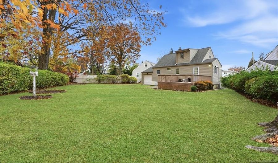 20 Dojean Ct, Bergenfield, NJ 07621 - 3 Beds, 2 Bath