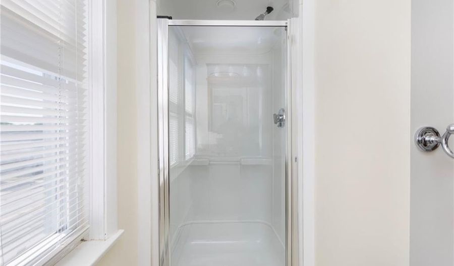 246 George Waterman Rd 2, Johnston, RI 02919 - 1 Beds, 1 Bath