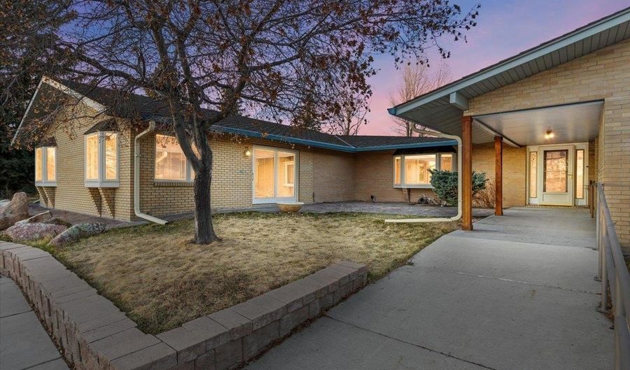 714 E OLE MAVERICK Rd, Cheyenne, WY 82009 - 5 Beds, 5 Bath