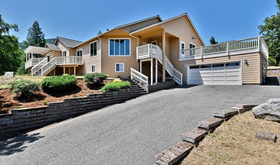 605 Orchard St, Ashland, OR 97520 - 3 Beds, 3 Bath