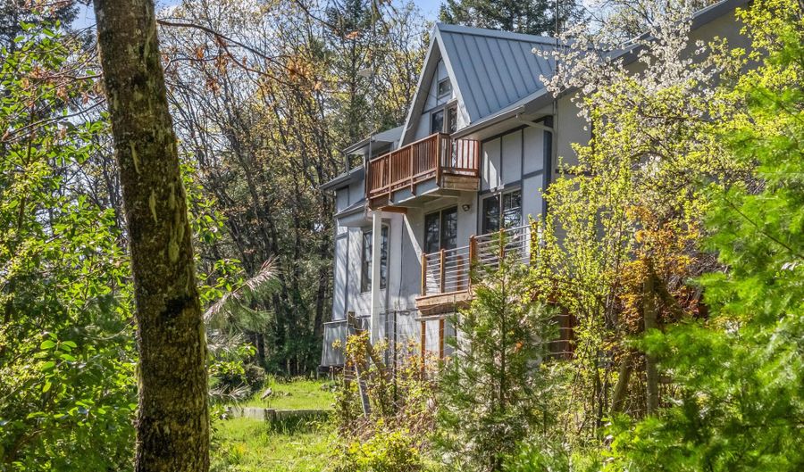 827 Tyler Creek Rd, Ashland, OR 97520 - 3 Beds, 3 Bath