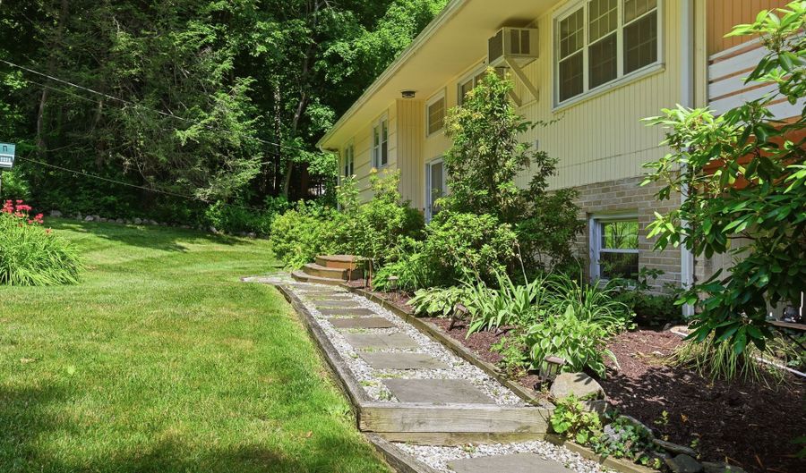 3 Birchcrest Dr, Danbury, CT 06811 - 4 Beds, 3 Bath