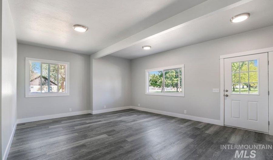 700 Poplar Ave, Buhl, ID 83316 - 2 Beds, 2 Bath