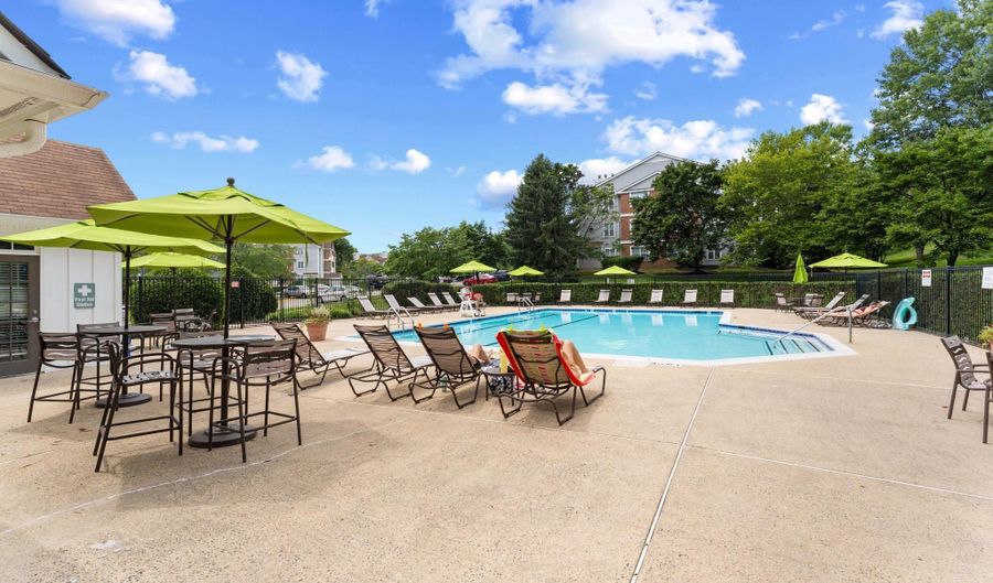 7501 ASHBY Ln J, Alexandria, VA 22315 - 2 Beds, 2 Bath