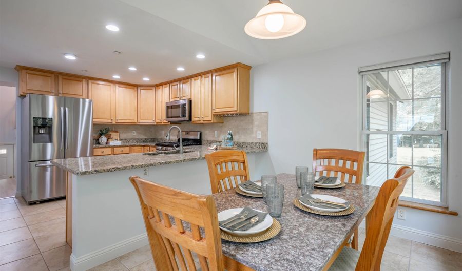 18 Eldon Way, Atkinson, NH 03811 - 2 Beds, 4 Bath