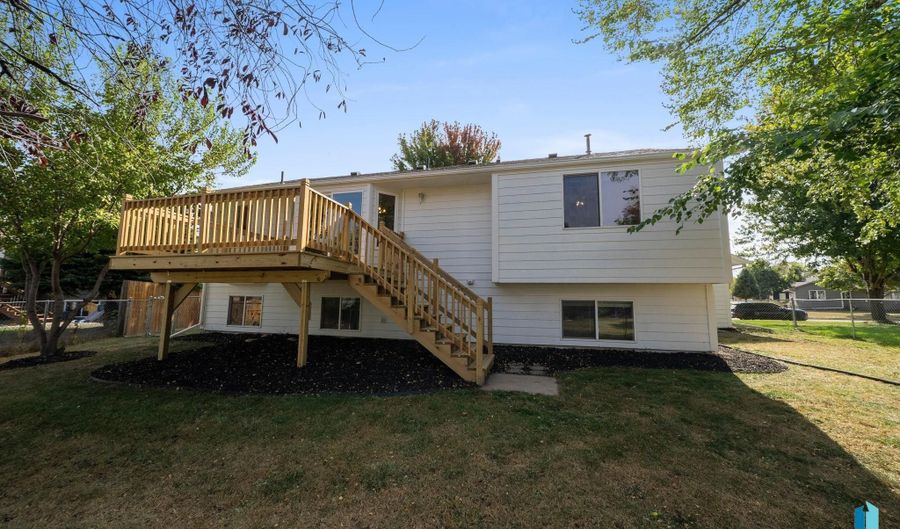 1000 E Maywood St, Brandon, SD 57005 - 4 Beds, 2 Bath