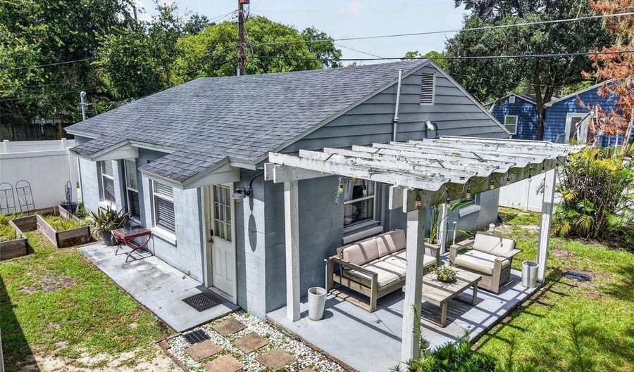 731 W PRINCETON St, Orlando, FL 32804 - 2 Beds, 1 Bath