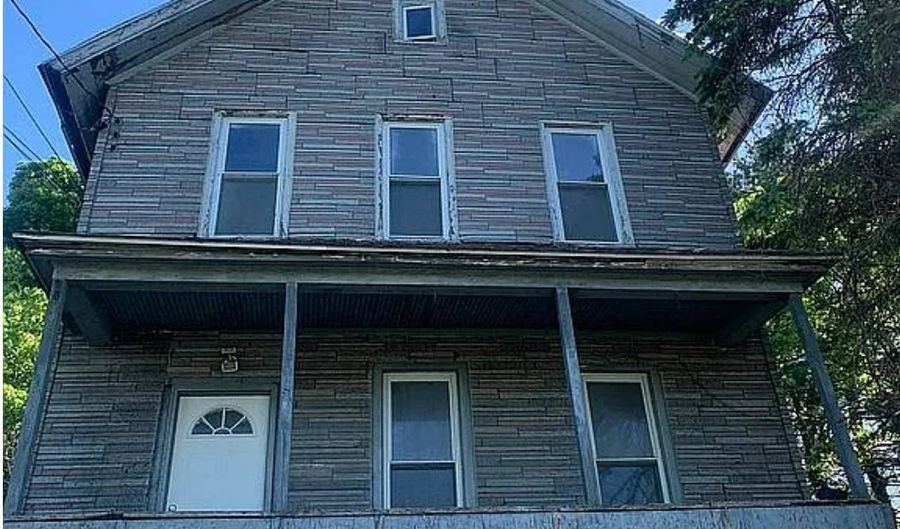 3 RACE COURSE St, Amsterdam, NY 12010 - 4 Beds, 2 Bath