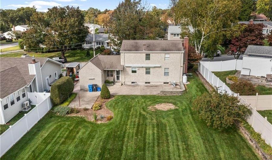 124 Longview Dr, Cranston, RI 02920 - 3 Beds, 2 Bath