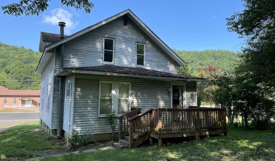29 Main St, Albright, WV 26519 - 4 Beds, 2 Bath