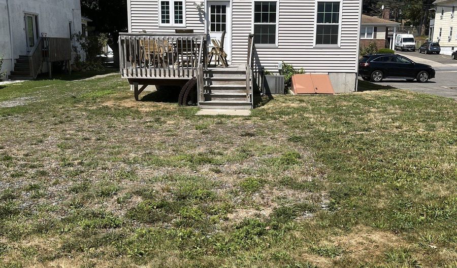 53 Suburban Ave, Bridgeport, CT 06604 - 5 Beds, 3 Bath