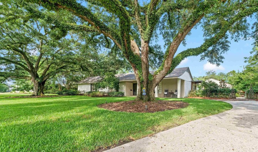 3044 Mcconnell Dr, Baton Rouge, LA 70809 - 3 Beds, 3 Bath