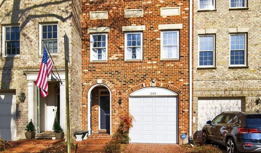 203 PRINCESS St, Alexandria, VA 22314 - 2 Beds, 3 Bath