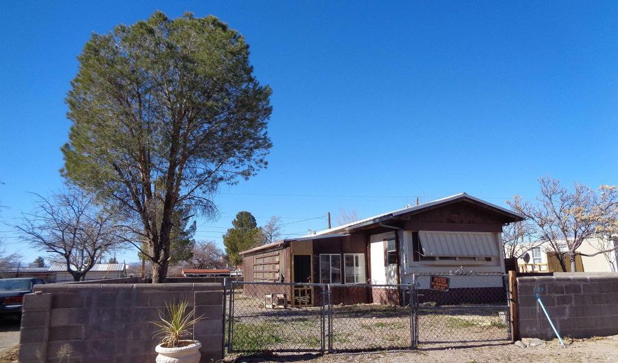 109 S Silver St, Truth Or Consequences, NM 87901 - 2 Beds, 2 Bath