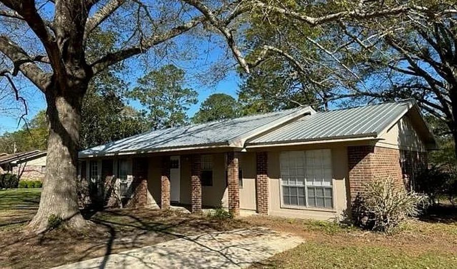 205 Dahlia Dr, Andalusia, AL 36420 - 3 Beds, 4 Bath