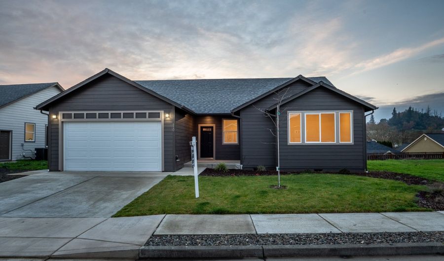 210 WIL Way, Winston, OR 97496 - 3 Beds, 2 Bath