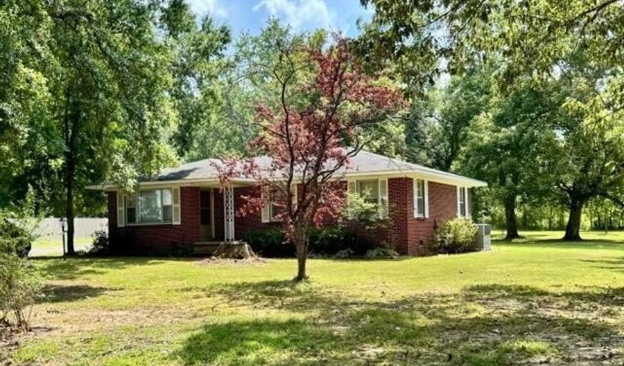 652 Trezevant Rd, Atwood, TN 38220 - 3 Beds, 1 Bath