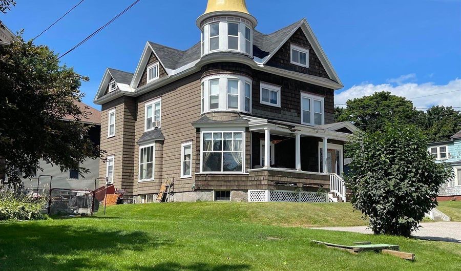 197 Emery St, Berlin, NH 03570 - 5 Beds, 3 Bath