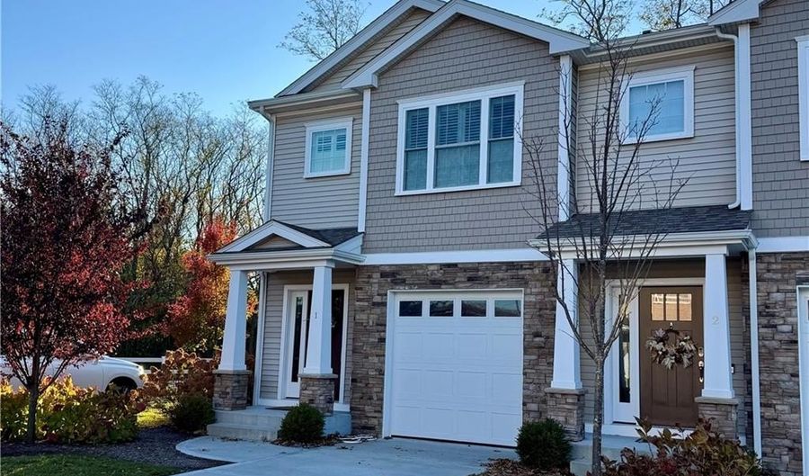 25 Franklin Rd 1, East Greenwich, RI 02818 - 2 Beds, 2 Bath