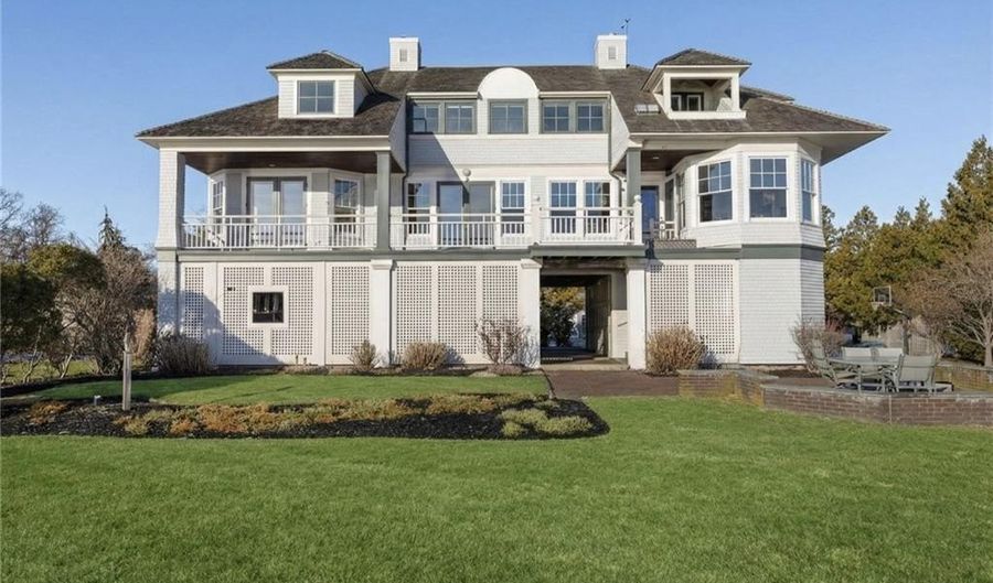 9 Hope St, Bristol, RI 02809 - 3 Beds, 3 Bath